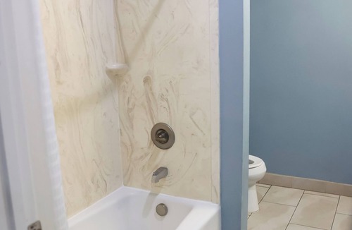 Sweet Home Hotel | Black Gold Inn