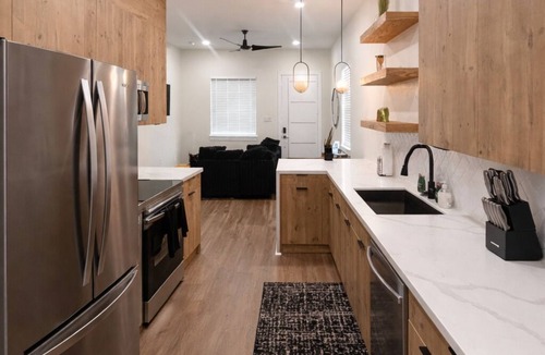 Northside House | Blackout Haus HTX.13 Minutes From Downtown
