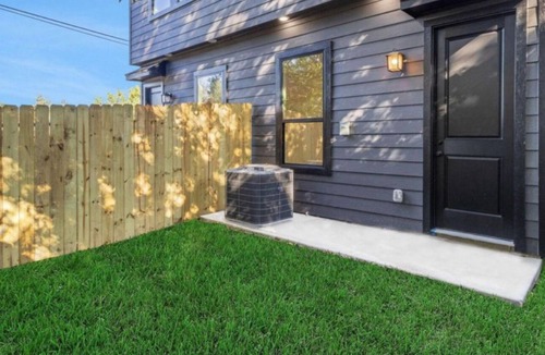 Northside House | Blackout Haus HTX.13 Minutes From Downtown