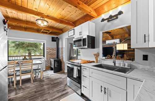 Tamarack Resort House | Blue Haven - Cabin by lake with AC & trailer parking