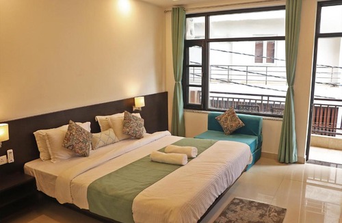Tapovan Hotel | Blue Jay Smart Stay