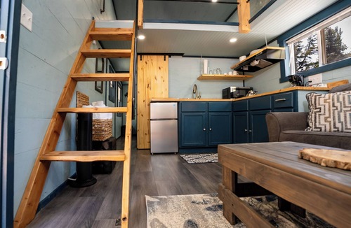 Lyons Resort | Blue Lodge – Cozy & Kid-Friendly