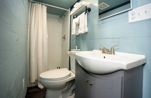 Lyons Resort | Blue Lodge – Cozy & Kid-Friendly