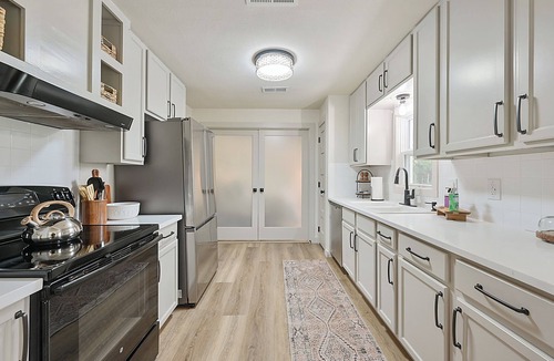 Wellborn Cottage | Blue Moon - Cozy Country Cottage - Just Minutes From Texas A&M!