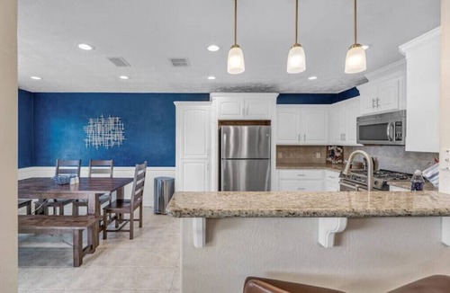 Wellborn House | Blue Oasis Close to Kyle Field