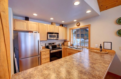 Winthrop House | Blue Pine Guest House - luxury cabin close to the trails!
