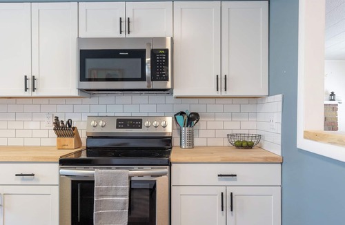 Custer House | Blue Roof Lodge: Pet-Friendly, Walkable to Downtown Custer