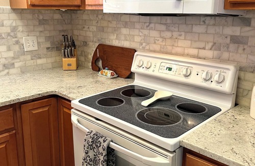 Lafayette House | Blue Spruce Cottage with hot tub near Boulder!