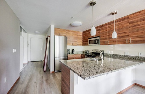 Brighton Apartment | Blueground | Brighton, fitness center, nr Park