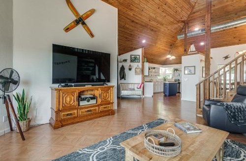 West Livingston House | Boat, Fish, Unwind! Lakefront Livingston Getaway