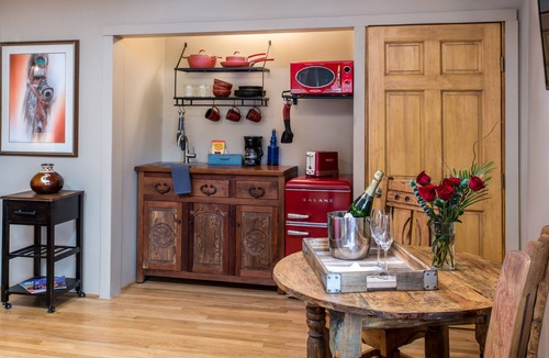 Canoncito Bed & Breakfast | Bobcat Inn Bed and Breakfast
