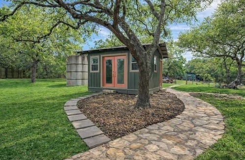Boerne Cabin | Boerne Modernist: 12.5-Acre Retreat & Exec Cabin