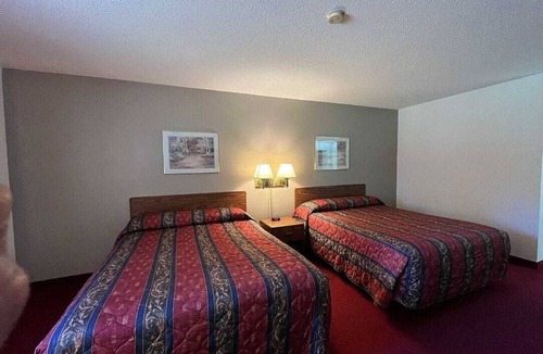 Boulder Junction Hotel | Boulder Bear Motor Lodge - Two Queen Beds 115 Front