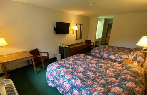 Boulder Junction Hotel | Boulder Bear Motor Lodge - Two Queen Beds 115 Front