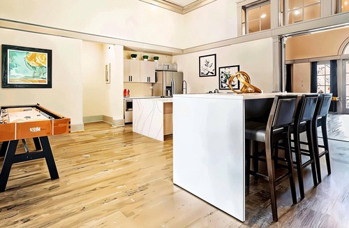 North Arlington Apartment | Boulevard Stays Cozy Suite Access to Pool, Gym & Parking