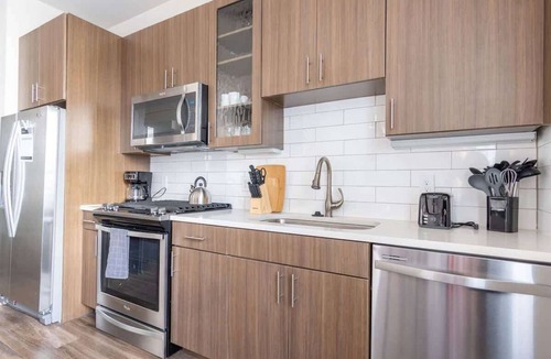 Richardson Apartment | Boulevard Stays Dashing King 1 BR Suite Pool, Parking Gym M