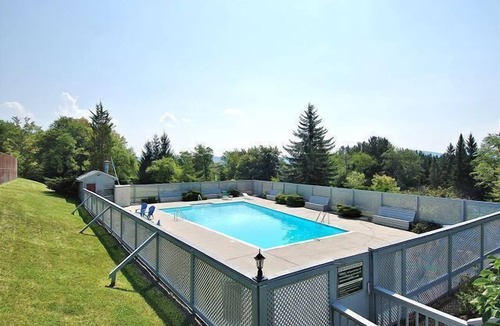 Davis Condo | BR248-Recent Updates! A/C! Outdoor Pool