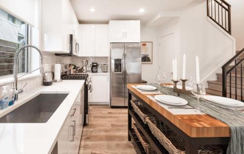 South Park House | Brand New 3B2B Designer Home near SeaTac