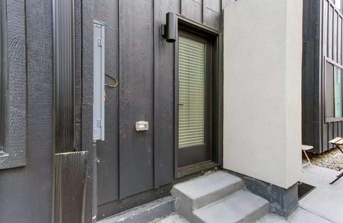 Jefferson Park House | Brand new apartment on the park, next to stadium, with quick access to downtown