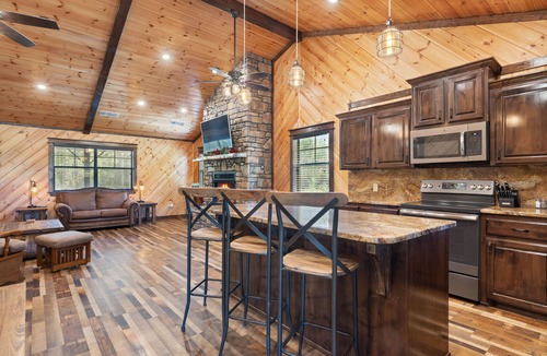 Golden Cabin | Brand New Secluded Cabin with Meadow Views