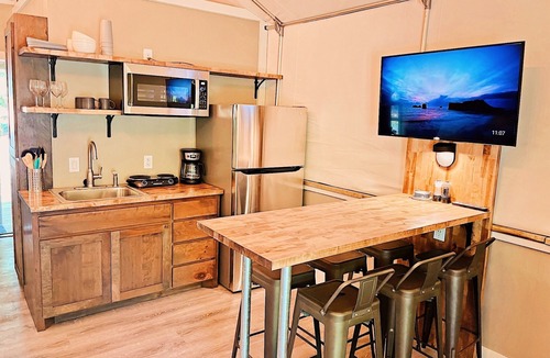 Sutherland Springs Cabin | Brand new waterfront Cabin with many amenities: Pool, hot tub & kayaking. - RC6