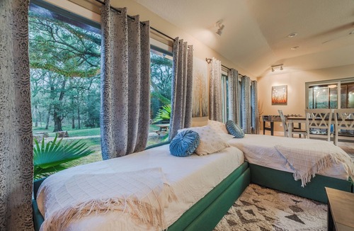 Damon House | Brazos River Retreat: Fishing, Hot Tub, Sleeps 9