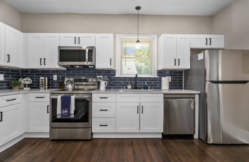 Merriam House | Breathtaking 5 BR home in Johnson County