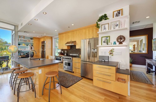 Lower Arapahoe Apartment | Breathtaking Views! 15 minute walk to Pearl St. & 5 minutes to Hiking.