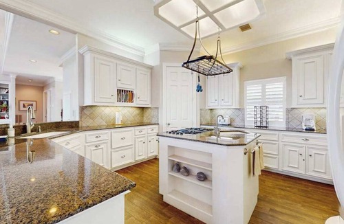 April Sound House | Breeze Getaway | Spacious Lakehouse in Montgomery