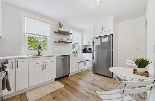 Edwardsville House | Brick B&B - 3Bed 2Full Bath! Downtown Edwardsville
