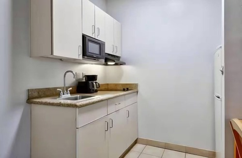 Sulphur Apartment | Bright 2 Full Beds Suite w/Kitchenette | Non-Smoking