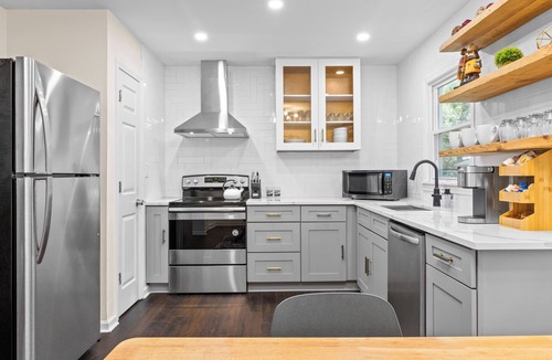 Fairway House | Bright 3BR 25 mins to Arrowhead Groups & Pets