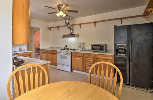 Silver Hill Villa | Bright ABQ Villa with Fire Pit - 3 Mi to Airport!