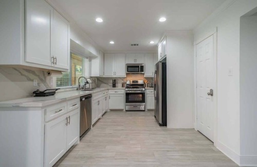 Jersey Village House | Bright and Spacious Home for w Pool -over 30 Nights-