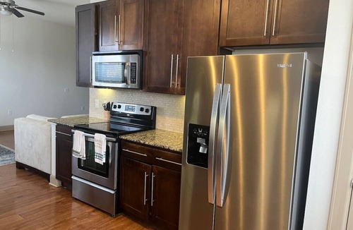 Astrodome Apartment | Bright and Spacious 3 Bedroom/2 Bath Condo by NRG Stadium