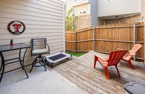 Irving House | Bright and Spacious 3 Bedroom Townhome, Minutes from DFW Airport