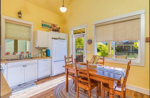 Oroville Cottage | Bright and sunny, inside and out, and just a short walk to Lake Osoyoos