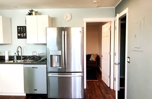 Old Town North Apartment | Bright, Beautiful & Dog Friendly Steps to Old Town