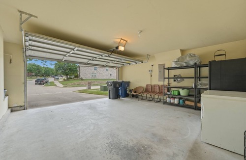 Frisco House | Bright, Fully Furnished Frisco Retreat