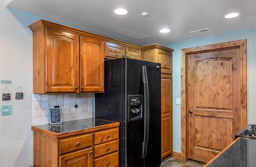 Kimball Junction Condo | Bright luxury quiet 2nd floor 2/2 condo with fireplace, deck, and sunset views