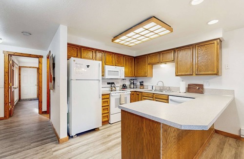 McCall Condo | Bright McCall Condo, Pool, Tennis & Fireplace