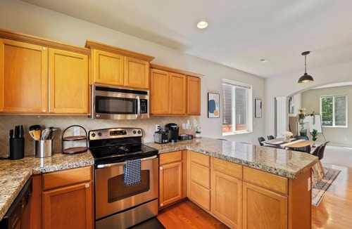 White Center House | Bright Seattle Getaway | Close to Airport & Alki