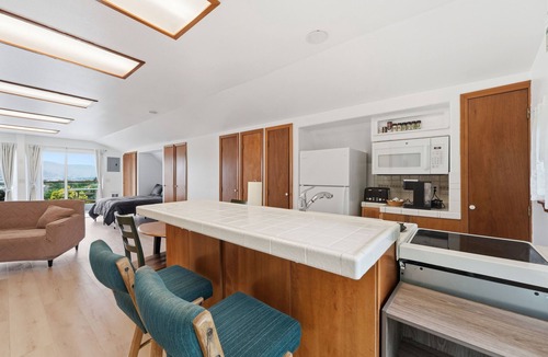 Wenatchee Apartment | Bright Studio w/Valley Views Near Hospital