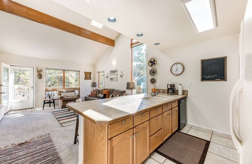 Cloudcroft Apartment | Bright Townhome - 1 Mile to Downtown Cloudcroft