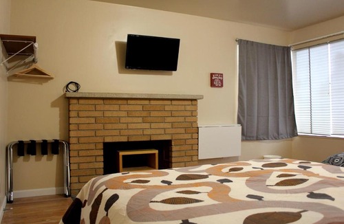 Brighton House | Brighton Guesthouse (Walk to Metro)