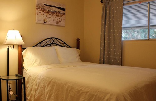 Brighton House | Brighton Guesthouse (Walk to Metro)