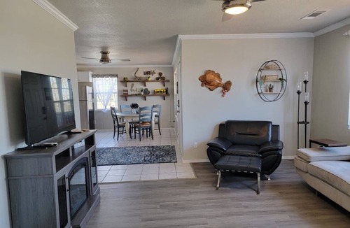 Blocker House | Bristow Blue- Lakefront with boat ramp access, dog friendly!