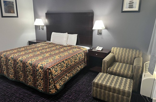 North San Antonio - SAT Hotel | Broadway Inn