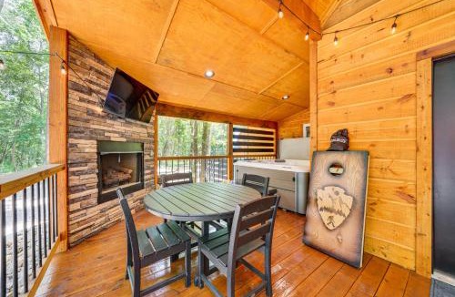 Broken Bow House | Broken Bow Cabin Near Choctaw Casino: Hot Tub!