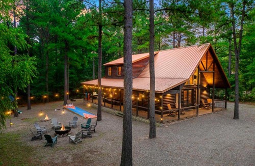 Hochatown House | Broken Bow Getaway Game Room Hot Tub
